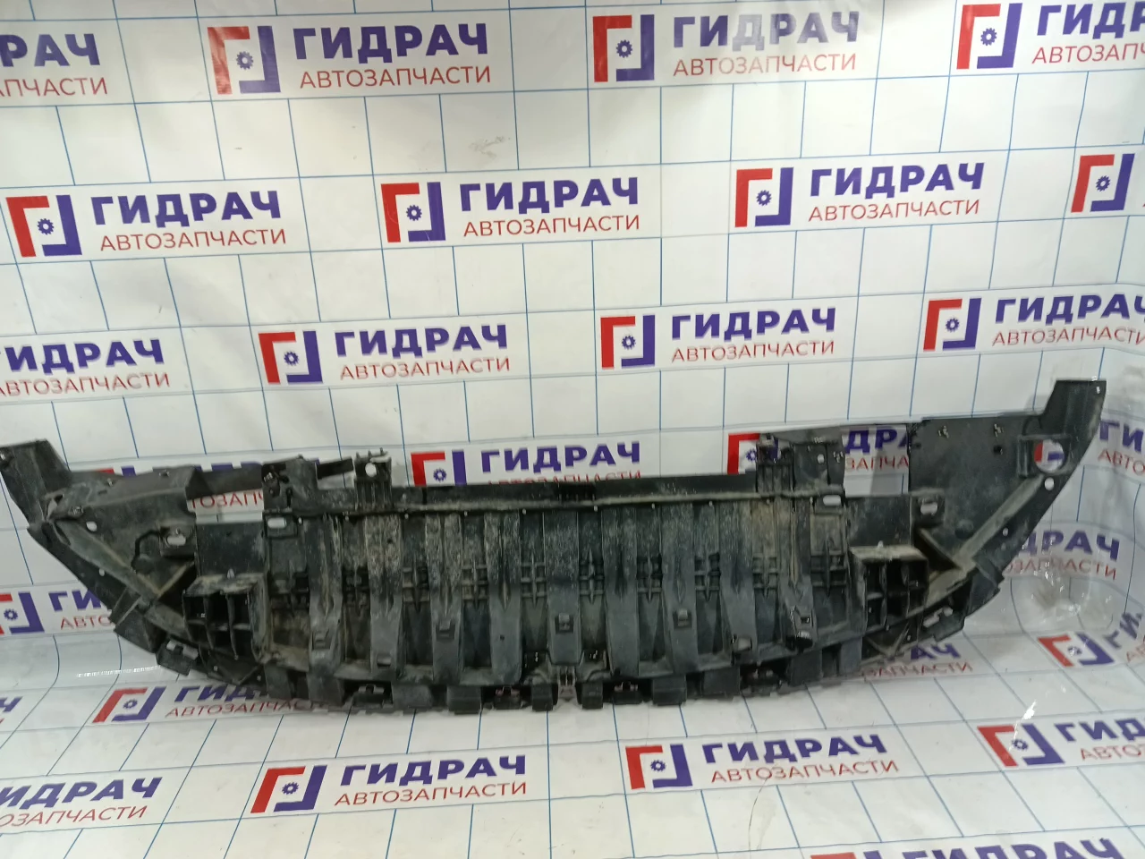 Пыльник бампера передний Renault Megane 3 622358989R. Дефекты.